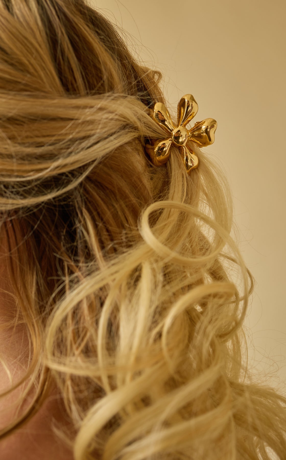 Glossy Daisy Mini Claw Clip-Claw Clip