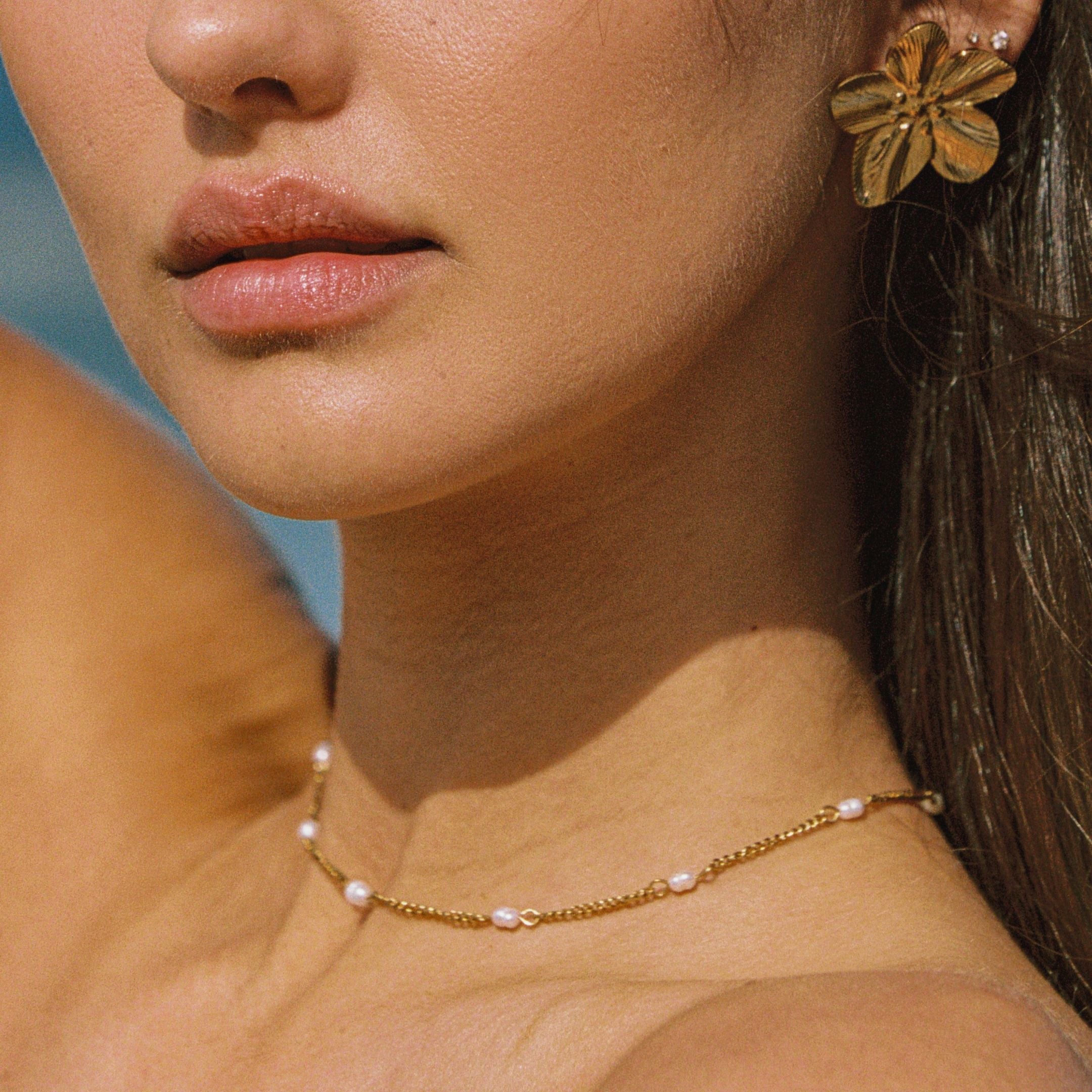 Dainty Gold Pearl Choker  GEMMACHIC