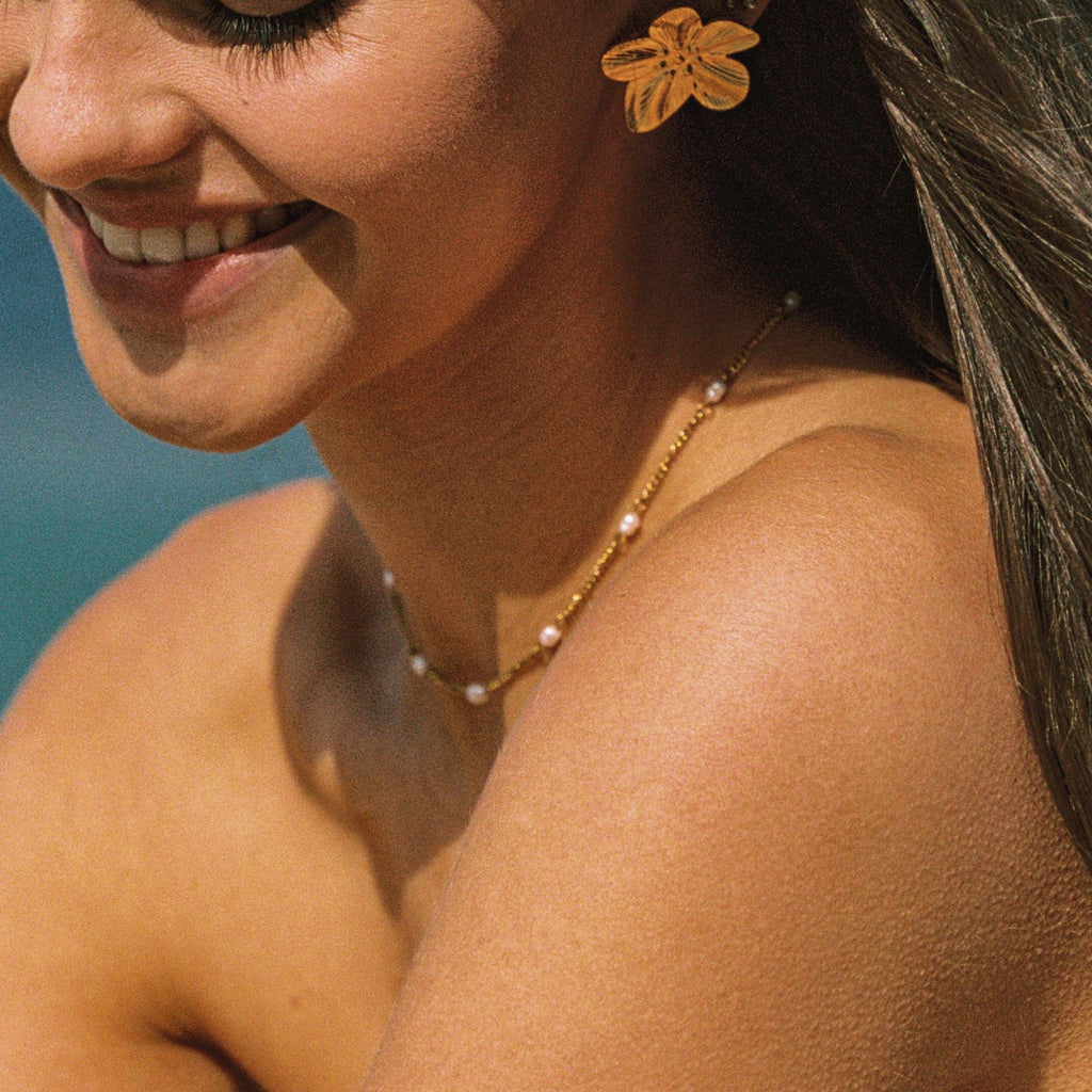 Dainty Gold Pearl Choker  GEMMACHIC