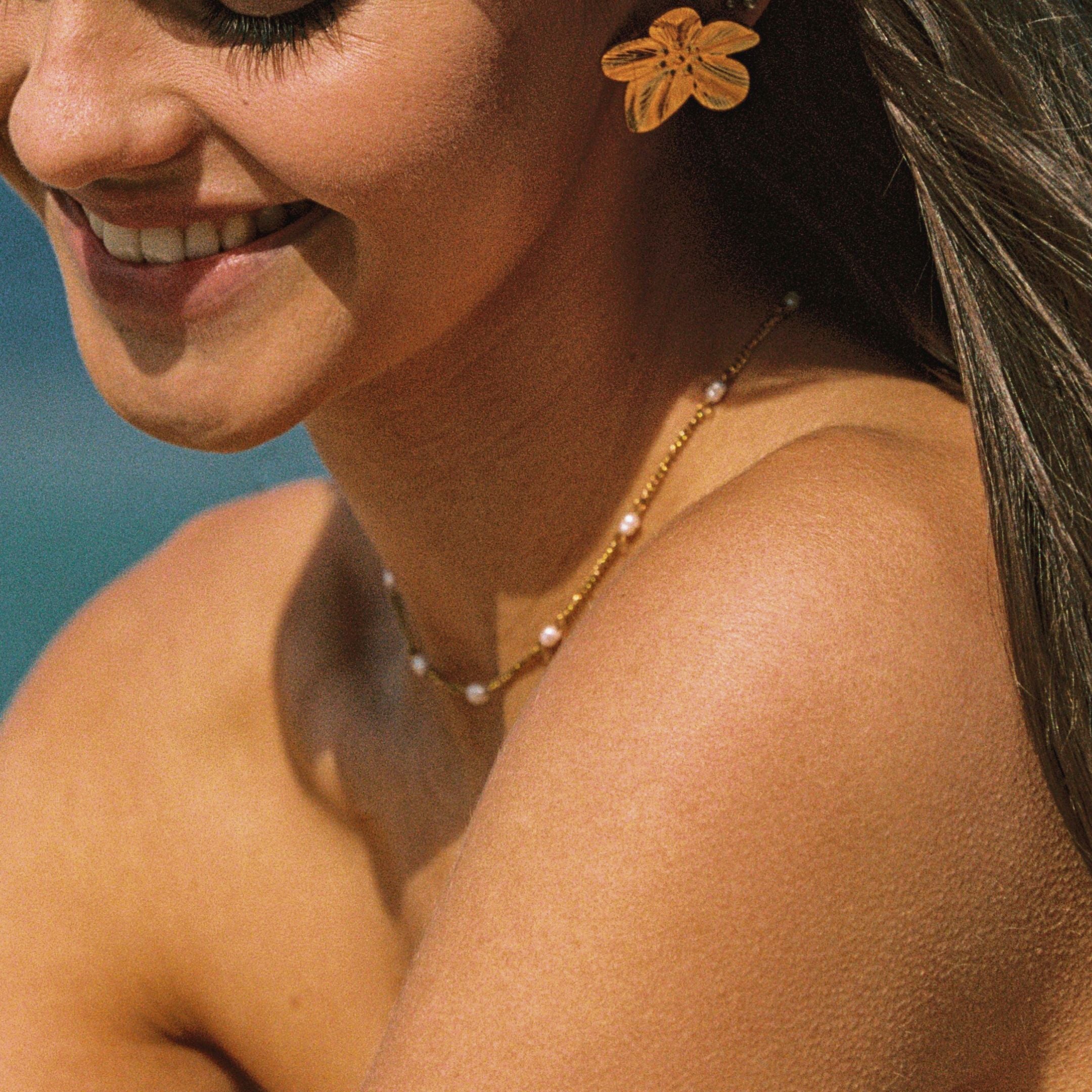 Dainty Gold Pearl Choker  GEMMACHIC