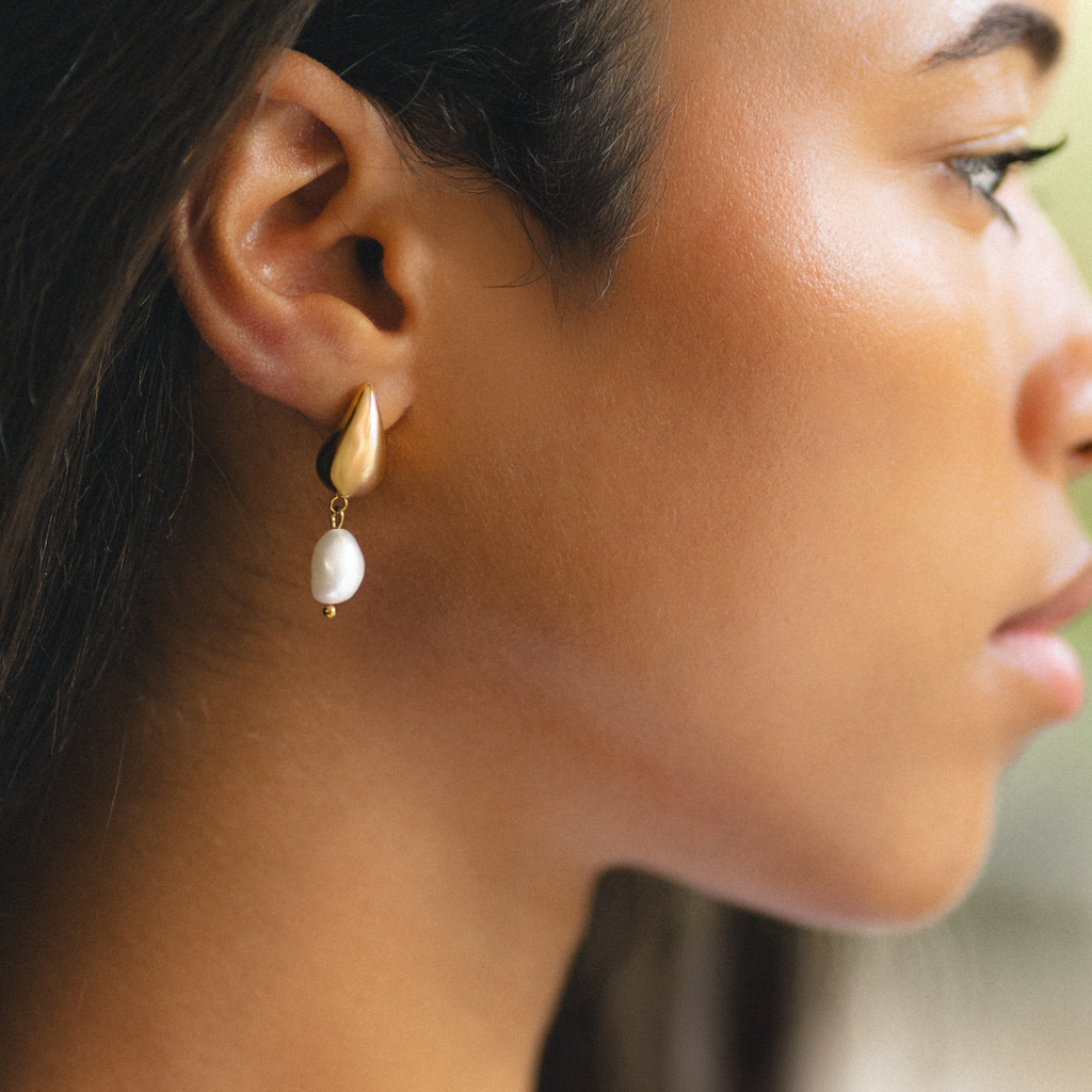 Teardrop Pearl Earrings  GEMMACHIC